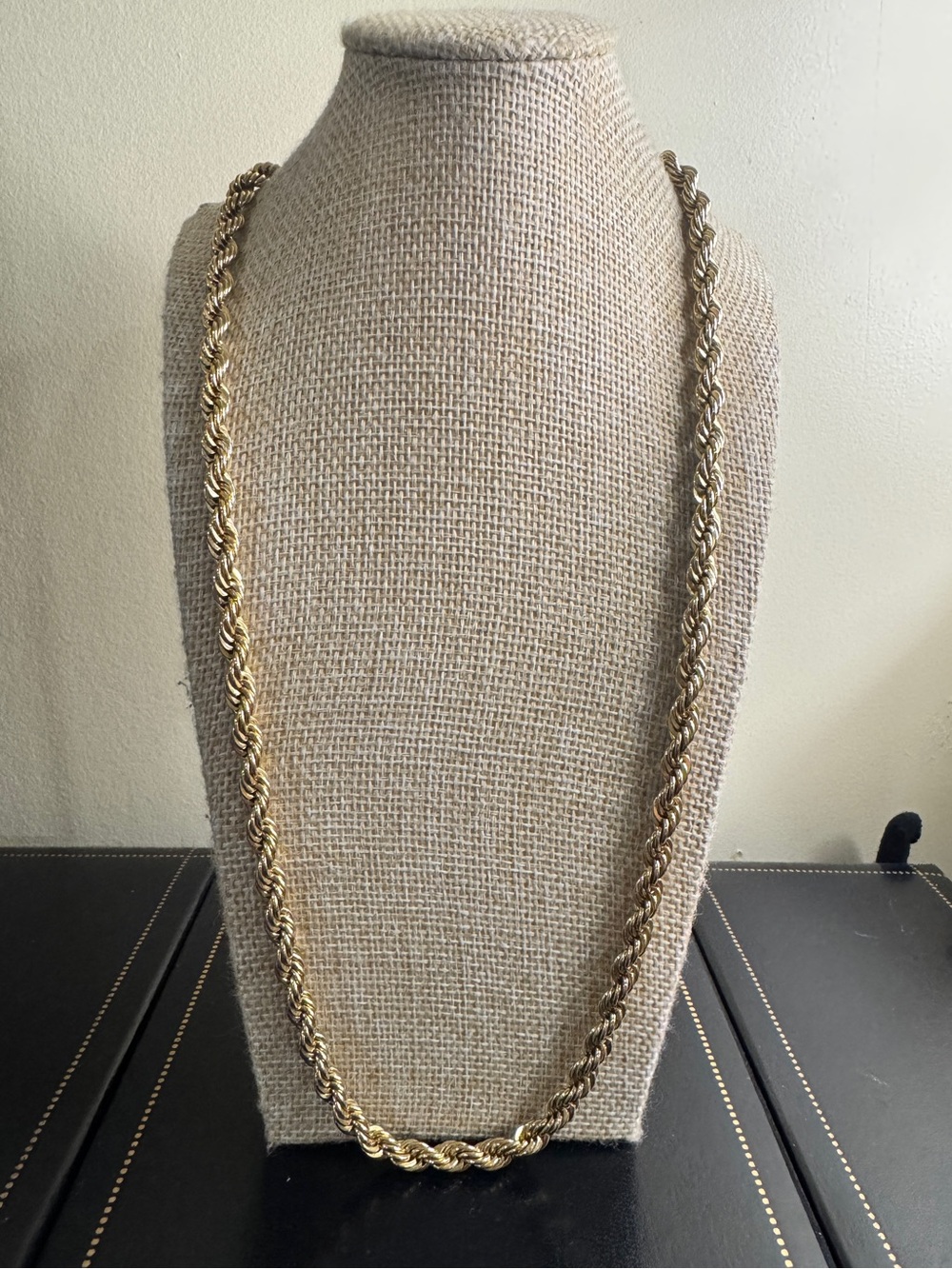 AVON vintage Gold Rope Chain Necklace - Women's Jewelry